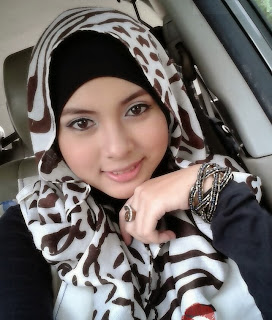 Wanita Cantik Berjilbab