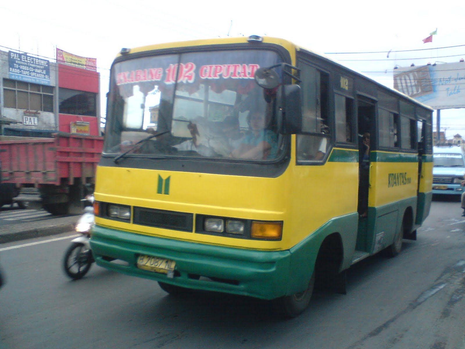 Pengalamanku Bersama Metromini SALAMINZAGHI