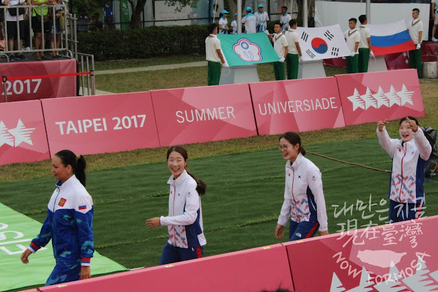 대한민국 합동응원단을 향한 강채영 선수의 손가락 하트 [대만은 지금 = 전미숙 촬영]