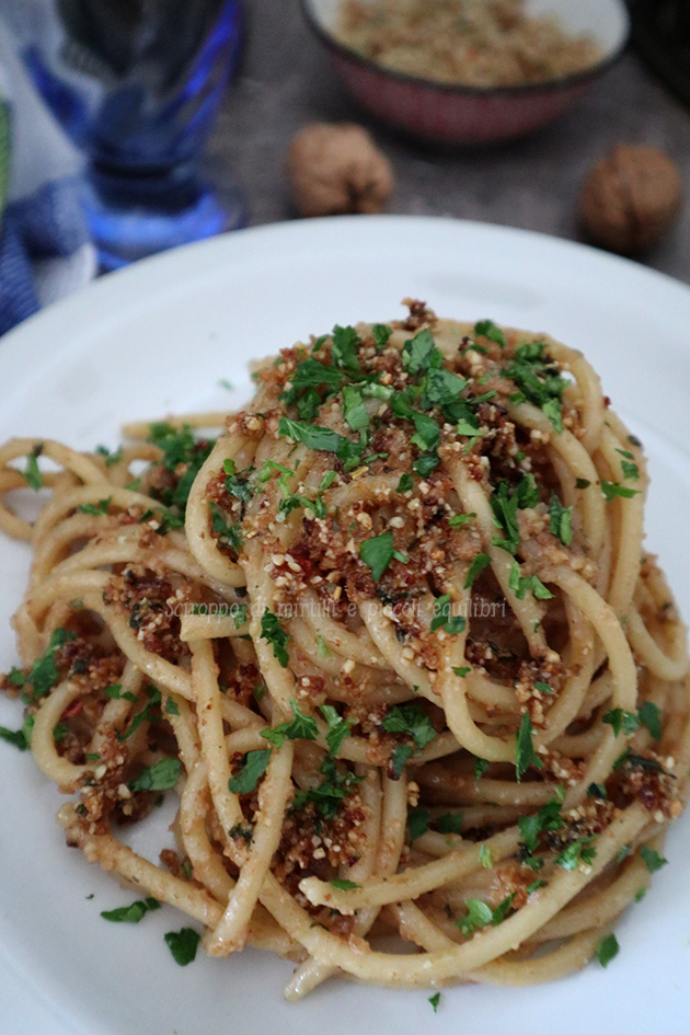 Bucatini alla mollica di San Giuseppe