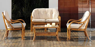 Sofa 2 plazas con sillones tapizados rattan y mesa