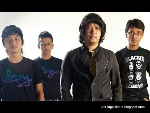 Lirik Lagu Ruang Rindu - Letto