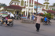 Personil Polsek Sukaraja Peduli keselamatan Warga Lakukan Giat Pelayanan Gatur Pagi 