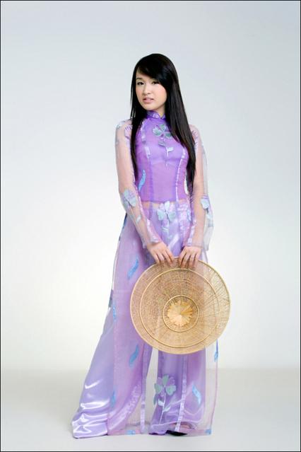 Pe Tin in Ao Dai pictures