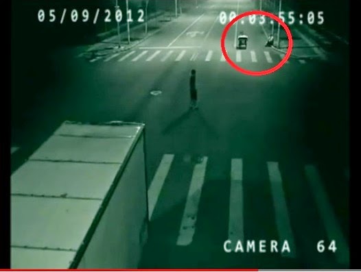 Gempar ! CCTV Rakam Makhluk Misteri Selamatkan Penunggang 