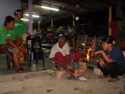 Maharum Bugis Syah (MBS): Ikan & Ayam Bakar, Rojak Buah 