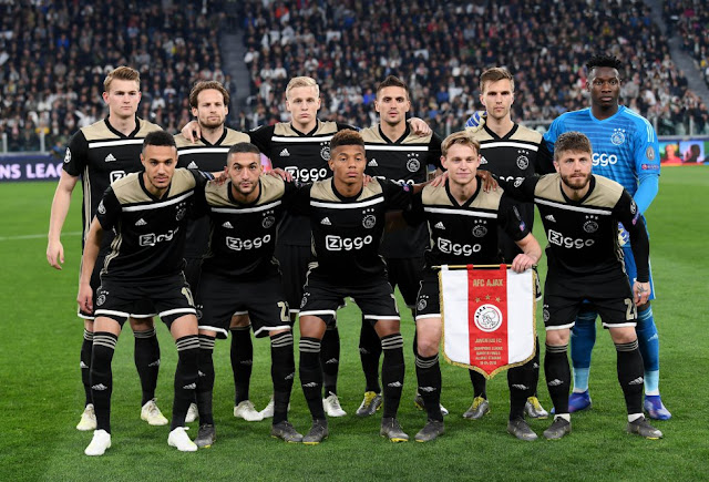 AMSTERDAMSCHE FOOTBALL CLUB AJAX. Temporada 2018-19. Matthijs de Ligt, Daley Blind, Donny van de Beek, Dušan Tadić, Joël Veltman y André Onana; Noussair Mazraoui, Hakim Ziyech, David Neres, Frenkie De Jong y Lasse Schöne. JUVENTUS DE TURÍN 1 (Cristiano Ronaldo) AJAX DE ÁMSTERDAM 2 (Van De Beek, De Ligt). 16/04/2019. Liga de Campeones de la UEFA, cuartos de final, partido de vuelta. Turín, Italia, Juventus Stadium. Resultado de la eliminatoria: AJAX 3 JUVENTUS 2.