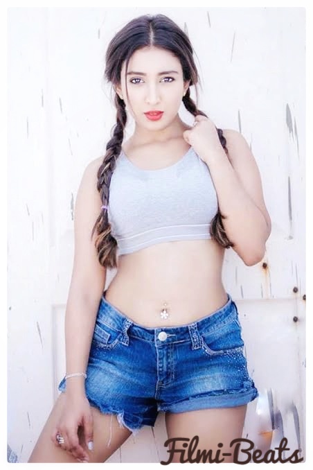 Priyamvada Kant wallpapers and Biography