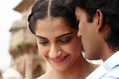 Sonam Kapoor and Dhanush in Raanjhnaa