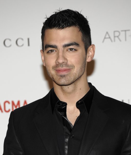 Joe Jonas is one guy worthy of my attention pic from Yahoo's news page