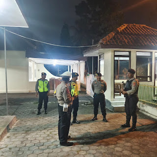 WUJUDKAN SITUASI KAMTIBMAS SAMAPTA POLSEK WATES RUTIN LAKUKAN PATROLI KRYD MALAM