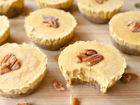 mini vegan pumpkin pie cheesecakes