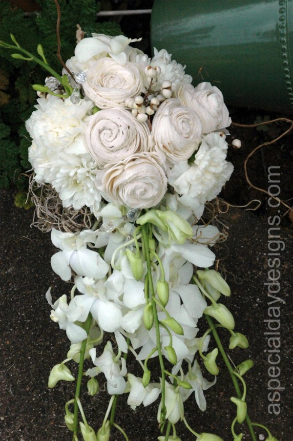 This wedding felt like rustic glamour Sola wood flowers with dendrobium 