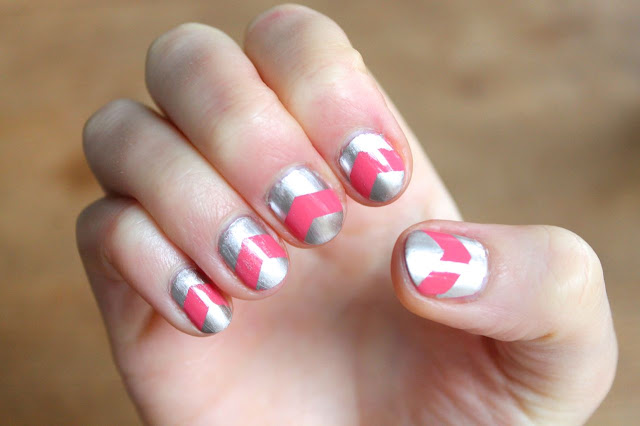 nail art - silver chevron design