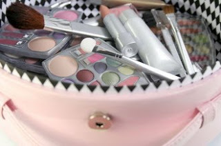 How to Keep Your Cosmetics Safely