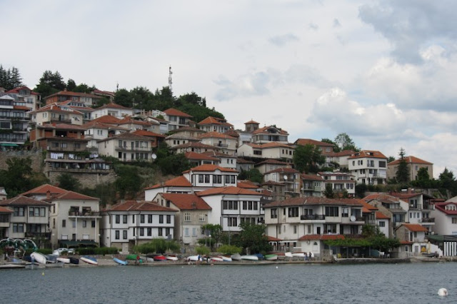 Macedonië, zicht op Ohrid, vanaf het meer