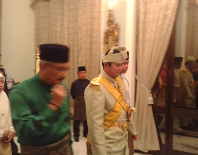 Duli Mahkota Sekilas Sekitar Istiadat Persandingan dan 