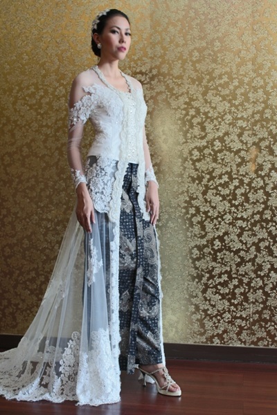 Ragam Baju  Kebaya  Pengantin  Modern  yang Elegan  2019 Timy 