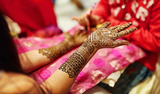 Expressive modern day Dulhan Mehndi design