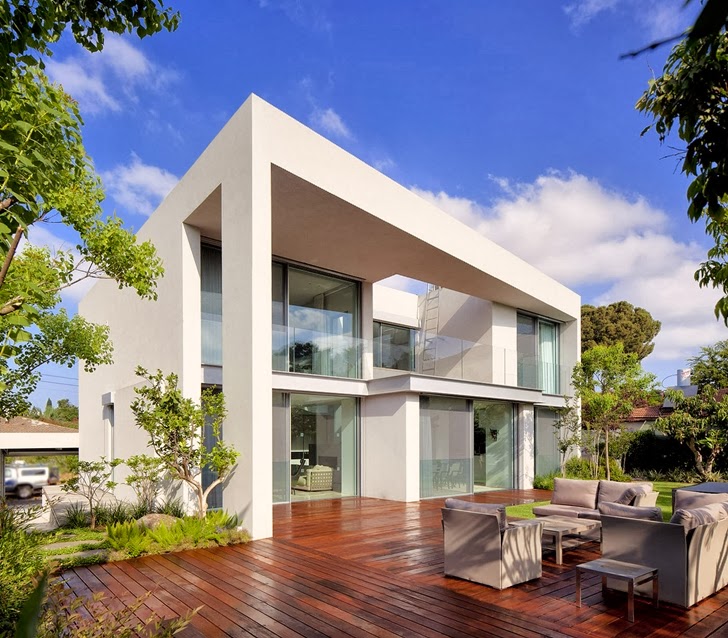 Modern family home by Domb Architecture