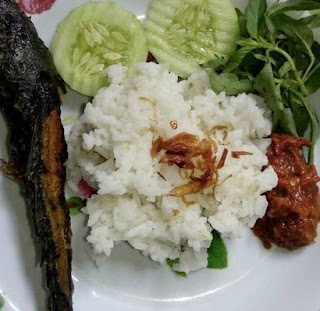 Sambal Pecel Lele dan Ayam Pinggir Jalan Special