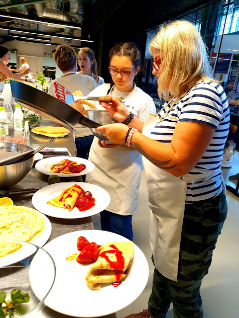 Tomasz Jakubiak,warsztaty kulinarne,comfort food studio,media story agency,z kuchni dokuchni, najlepszy blog kulinarny,nabiał,Polmlek,kuchnia wegetariańska,chłodnik z ogórka,naleśniki z truskawkami