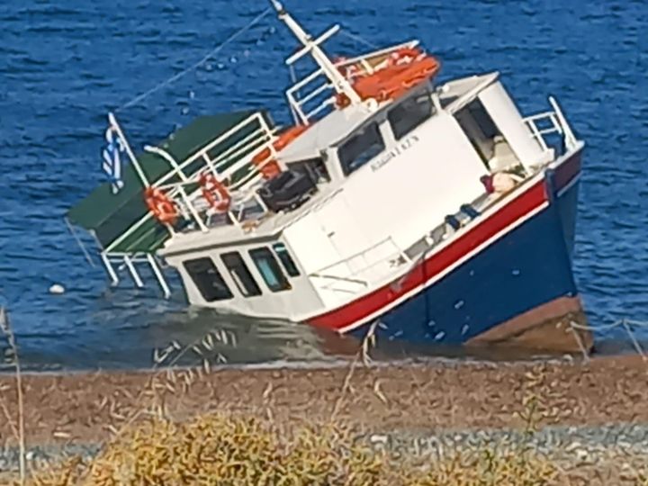Σαμοθράκη: Σκάφος με επιβάτες έπεσε σε βράχια και βούλιαξε