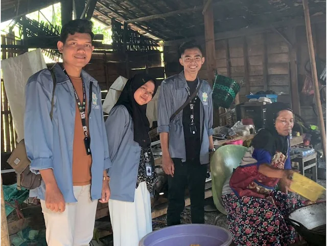 kunjungan-KKN-IAIN-Kudus-ke-dua-usaha-pembuatan-keripik-singkong-yang-berada-di-desa-Tawangrejo-tepatnya-di-dusun-Nglencong-Rt-05-Rw-08-yang-dimiliki-oleh-bapak-Roziqin-dan-Rt-07-Rw-08-yang-dimiliki-oleh-bapak-Arif