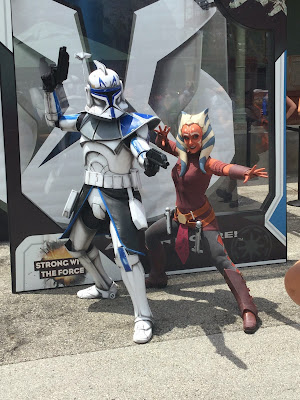 capitão rex e ahsoka tano no evento star wars weekends no hollywood studios