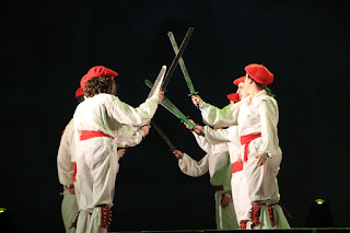 Espectáculo Gernika de los grupos de danzas de Barakaldo