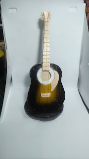 MEMBUAT MINIATUR GITAR DARI STIK ES KRIM