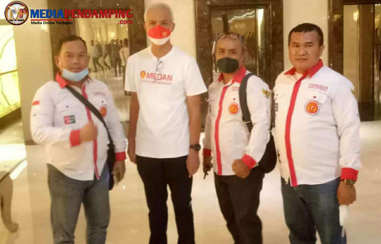 Ket Foto : Bertempat di Hotel FourPoint Sheraton di Medan, Pengurus DPD Foreder Sumatera Utara Sambut Kedatangan Pak Ganjar Pranowo dalam Rangka Temu kangen, Jumat (08/04/2022) Pukul 20.30 Wib.