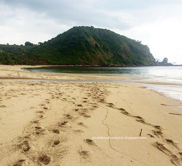 [http://FindWisata.blogspot.com] Pantai Nambung Lombok, Pantai Yang Memiliki Pesona Alam Yang Luar Biasa Dan Air Terjun Yang Berada Di Tengah Pantai