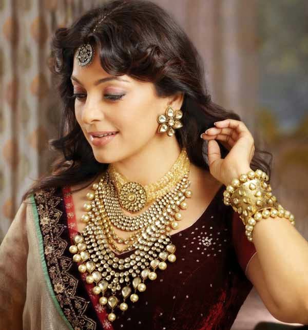 Juhi Chawla HD Wallpapers Free Download