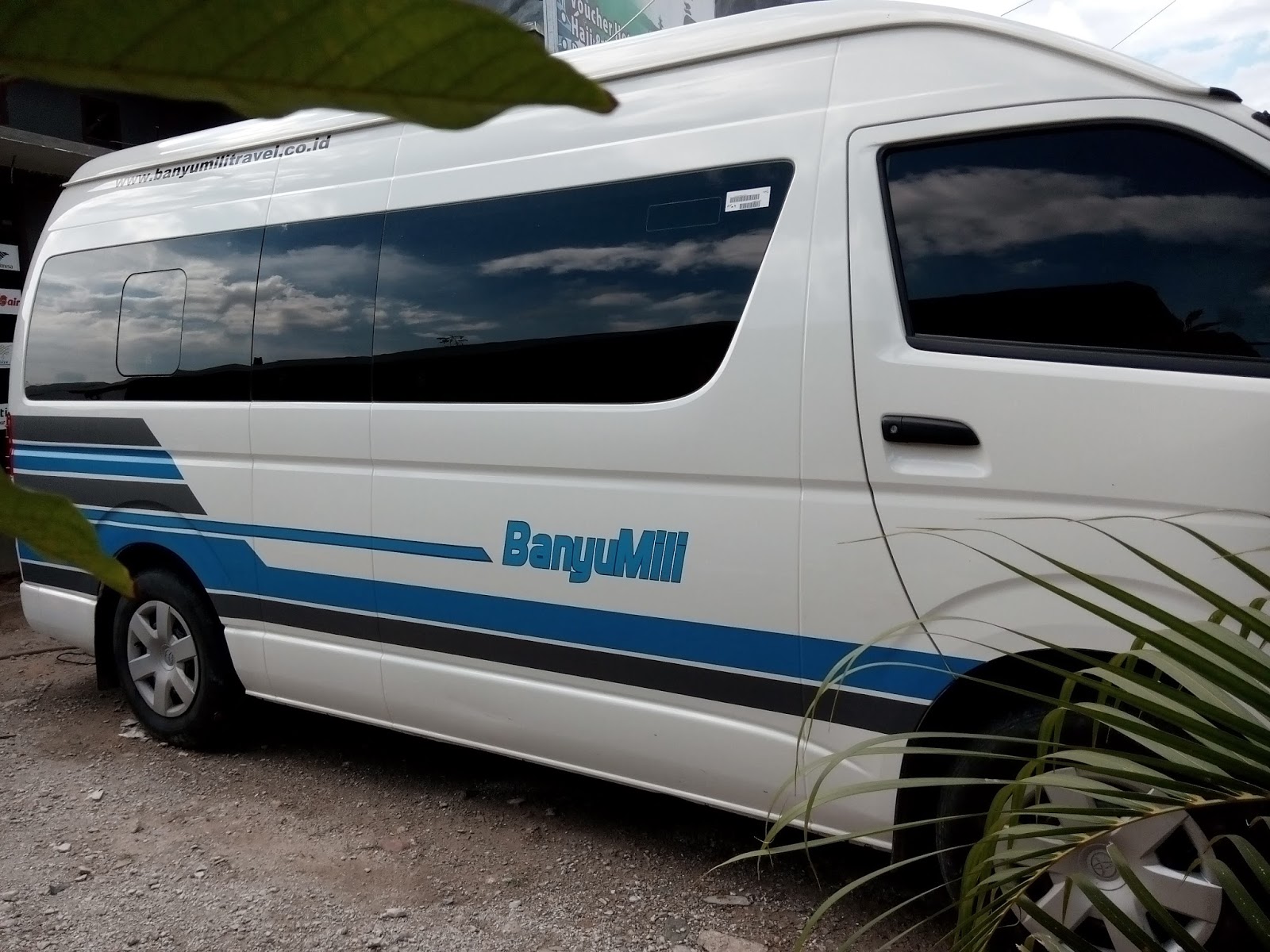 Perjalanan Nyaman Bersama Toyota Hiace