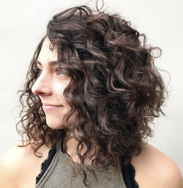 short curly hairstyles for round faces