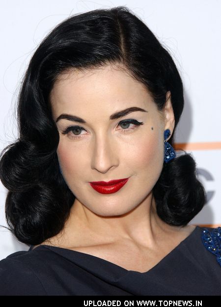 Dita Von Teese: "No hay reglas en el 'striptease', a mí lo que me gusta es jugar con los límites"