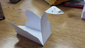 http://www.artistshelpingchildren.org/kidscraftsactivitiesblog/2010/03/how-to-fold-a-standing-paper-goose-and-duck-with-paper-arts-instructions/