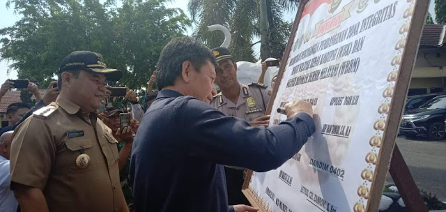 Ketua DPRD Oi Hadiri Pelantikan CPNS Dan Silaturahmi Bersama PWI