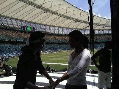 Priyanka Chopra,Shahrukh Khan and Shahid Kapoor Rehearsing at the Durban Moses Mabhida stadium