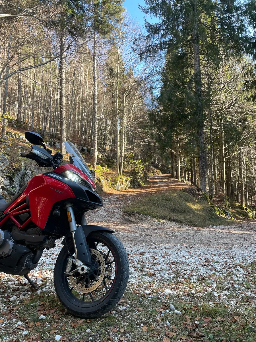 Strade bianche giro delle malghe Asiago in moto