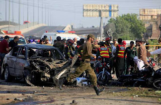 25-kills-52-injured-in-suicidal-attack-in-pakistan