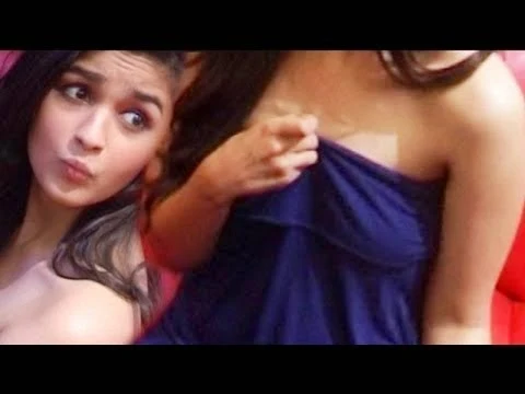 Bollywood's Biggest Oops Moments-Alia Bhatt Bollywood's Biggest Oops Moments-Alia Bhatt