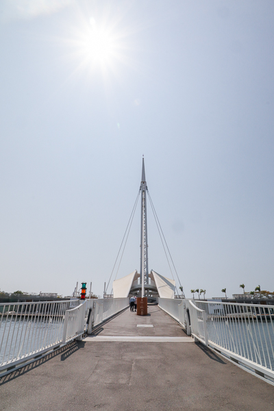 高雄港大港橋全台首座水平旋轉景觀橋樑，亞洲最長的跨港旋轉橋