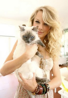 Foto Taylor Swift dan kucingnya