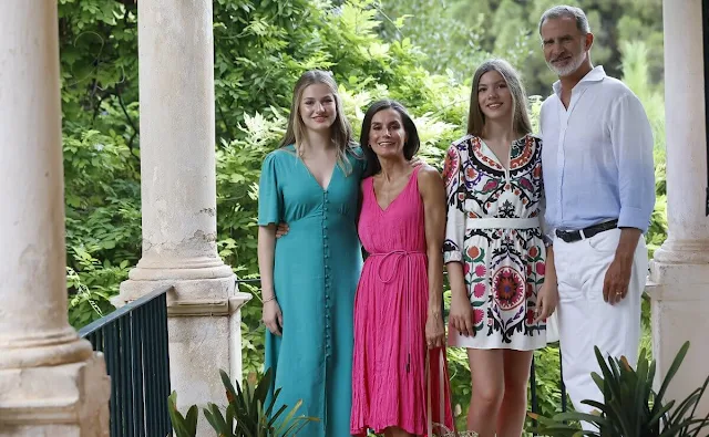 Letizia wore a pink dress by Adolfo Dominguez. Leonor wore a green dress by Mango. Sofia wore an ecru dress by ba&sh