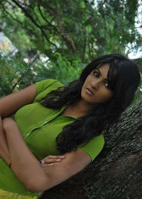 Sexy Lankan Actress Piumi Purasinghe