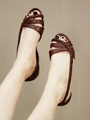 Flat sandals 