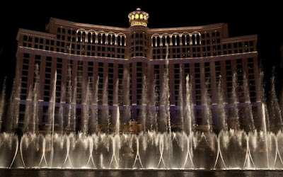 The Bellagio Casino Fountain Show Seen On    www.coolpicturegallery.net