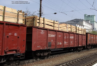 Wagon węglarka ukraińskich kolei UZ na stacji Lwów Podzamcze